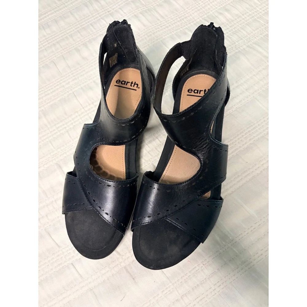 Earth Origins Black Leather Wedge Sandals Laser Cut Perforated Zip Back  9M